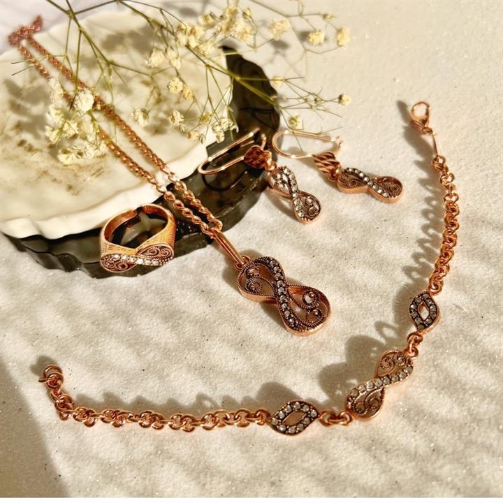 سرویس مسی طرح بینهایت مزین به نگین های اتمی